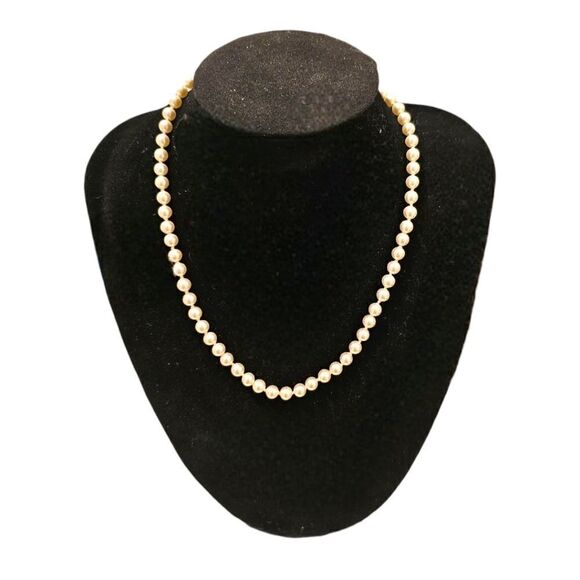 Orquidea Classic Pearls 18KT Gold Plated 925 Sterling Silver Clasp Necklace - Picture 5 of 13